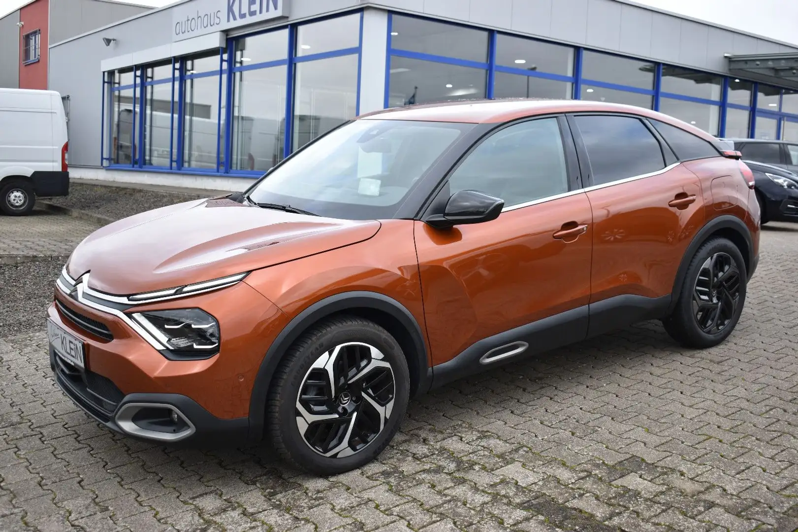 Citroen C4 Shine PureTech130 EAT8 -- NAVI-SHZ-CAM-HEADUP Brun - 2