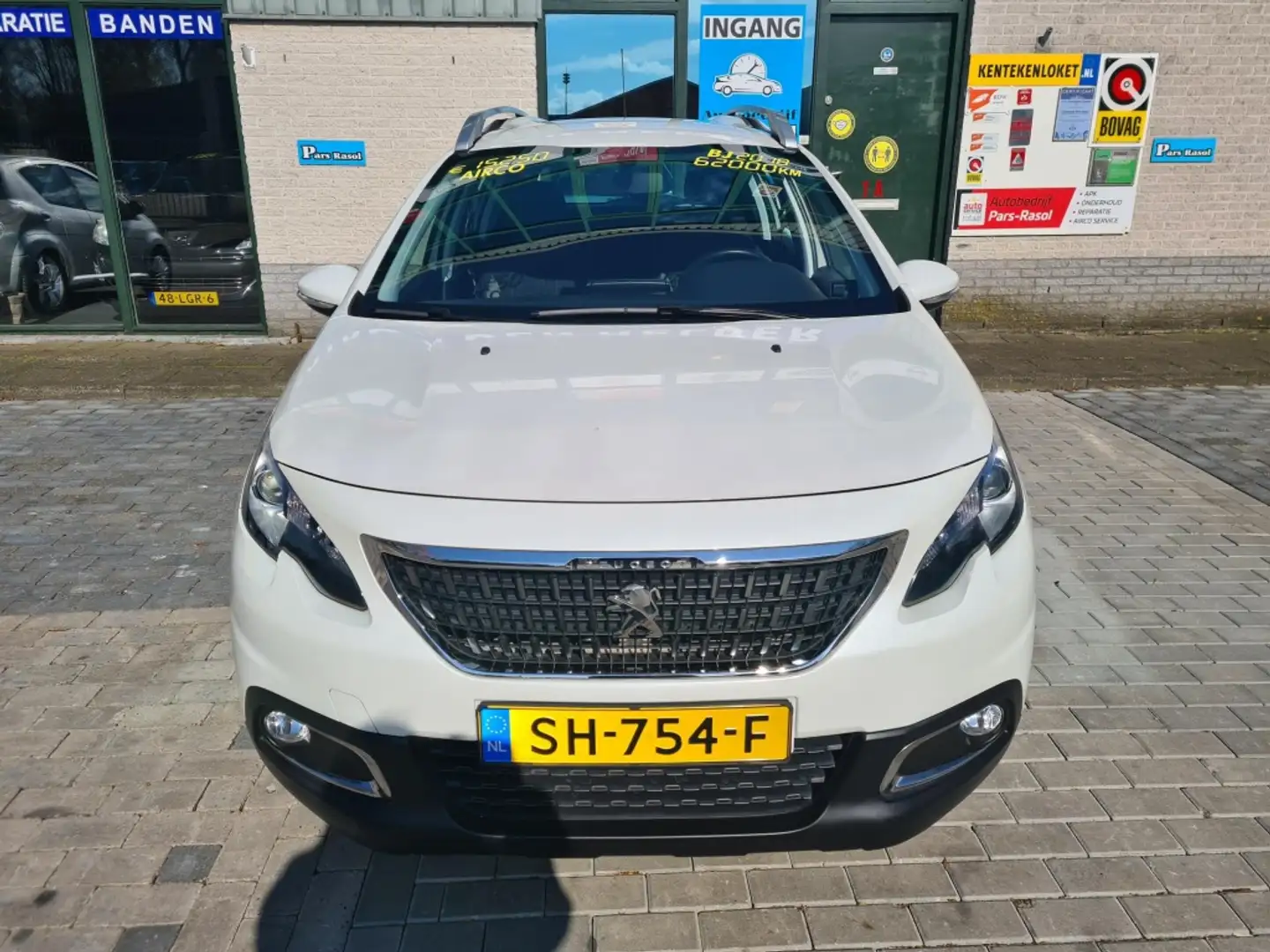 Peugeot 2008 1.2 PureTech Active Wit - 2