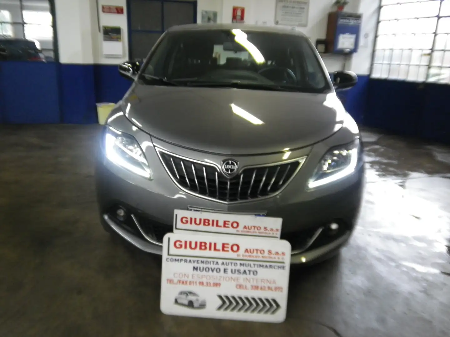 Lancia Ypsilon 1.0 FireFly 5 porte S&S Hybryd Gold Gris - 2