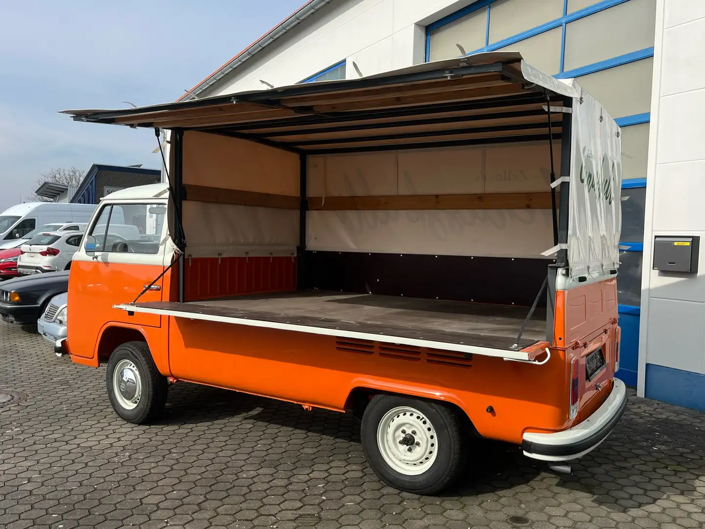 Volkswagen T2 Pritsche Oranj - 2