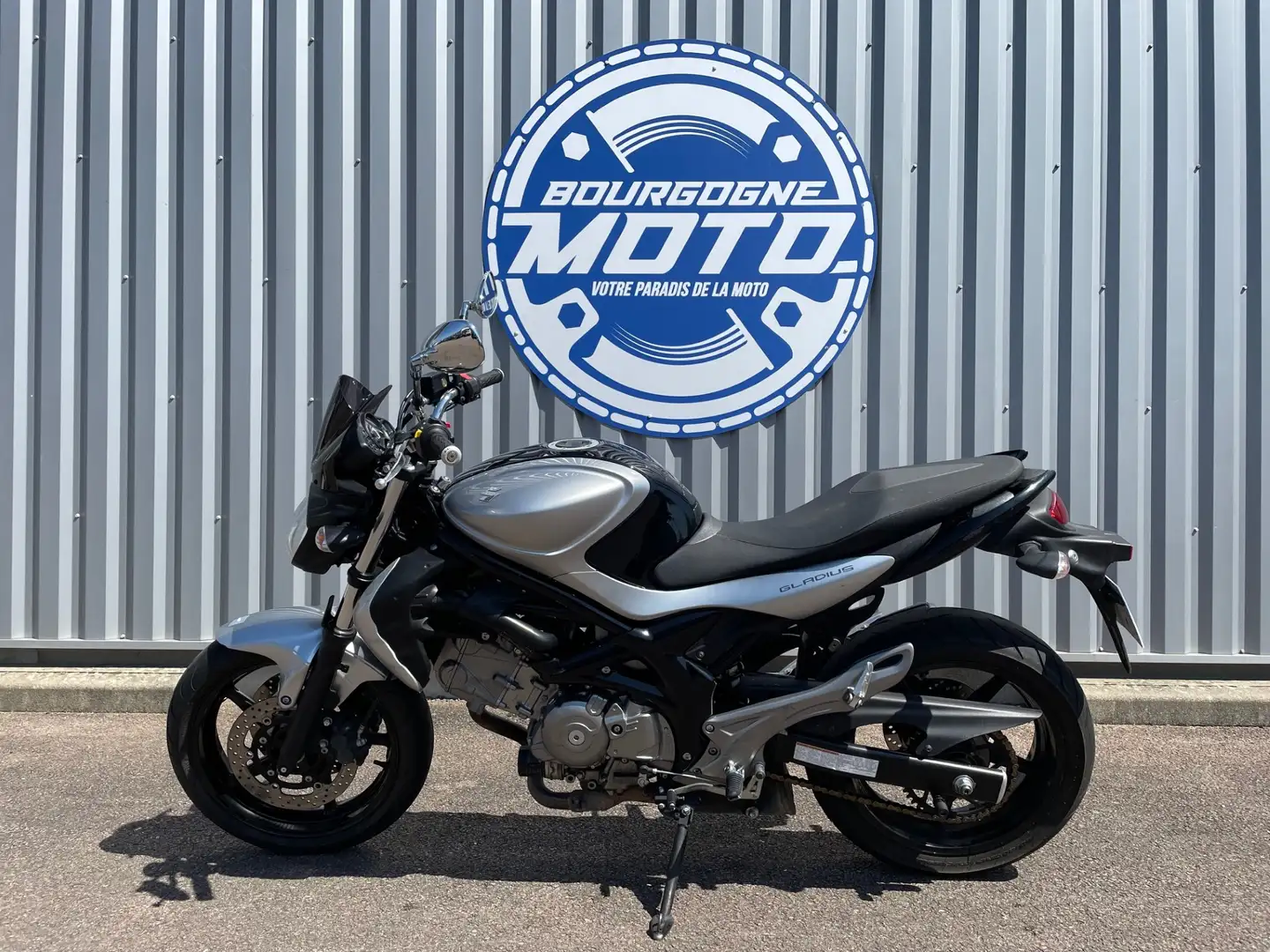 Suzuki Gladius 650 Gris - 1
