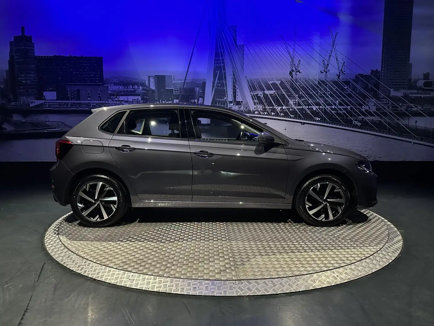 Volkswagen Polo 1.0 TSI Life Edition *Camera*AppConnect*Winterpack Grijs - 2