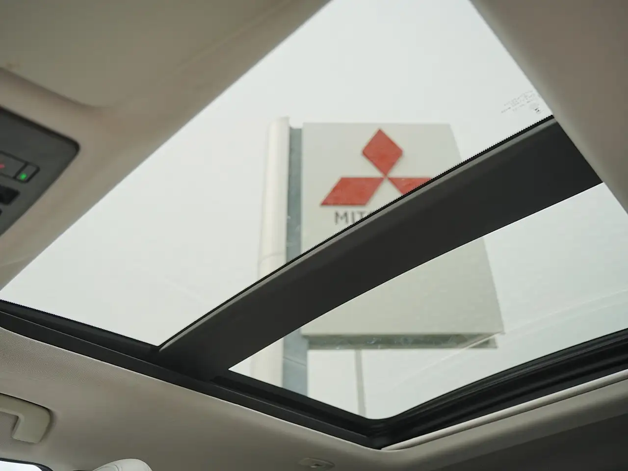 Mitsubishi Outlander снимка Mitsubishi Outlander