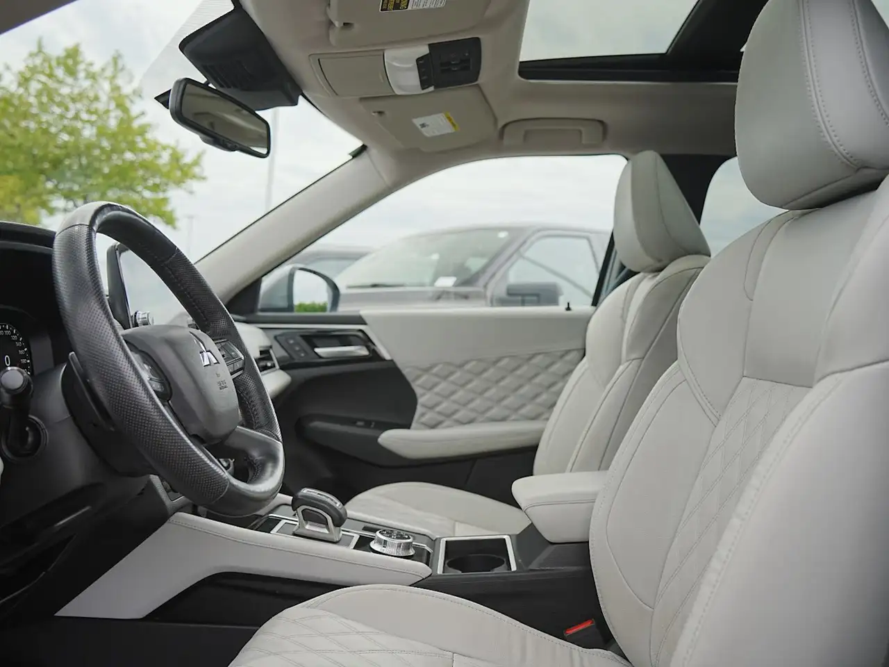 Mitsubishi Outlander снимка Mitsubishi Outlander