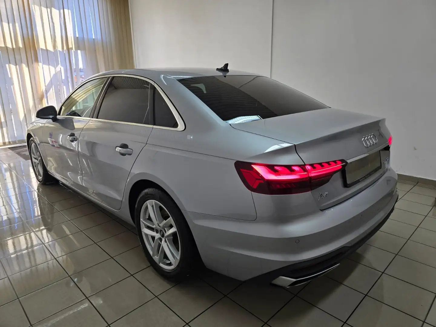 Audi A4 Lim. 35 TDI Matrix Navi Virtual Kamera 1.Hand - 2