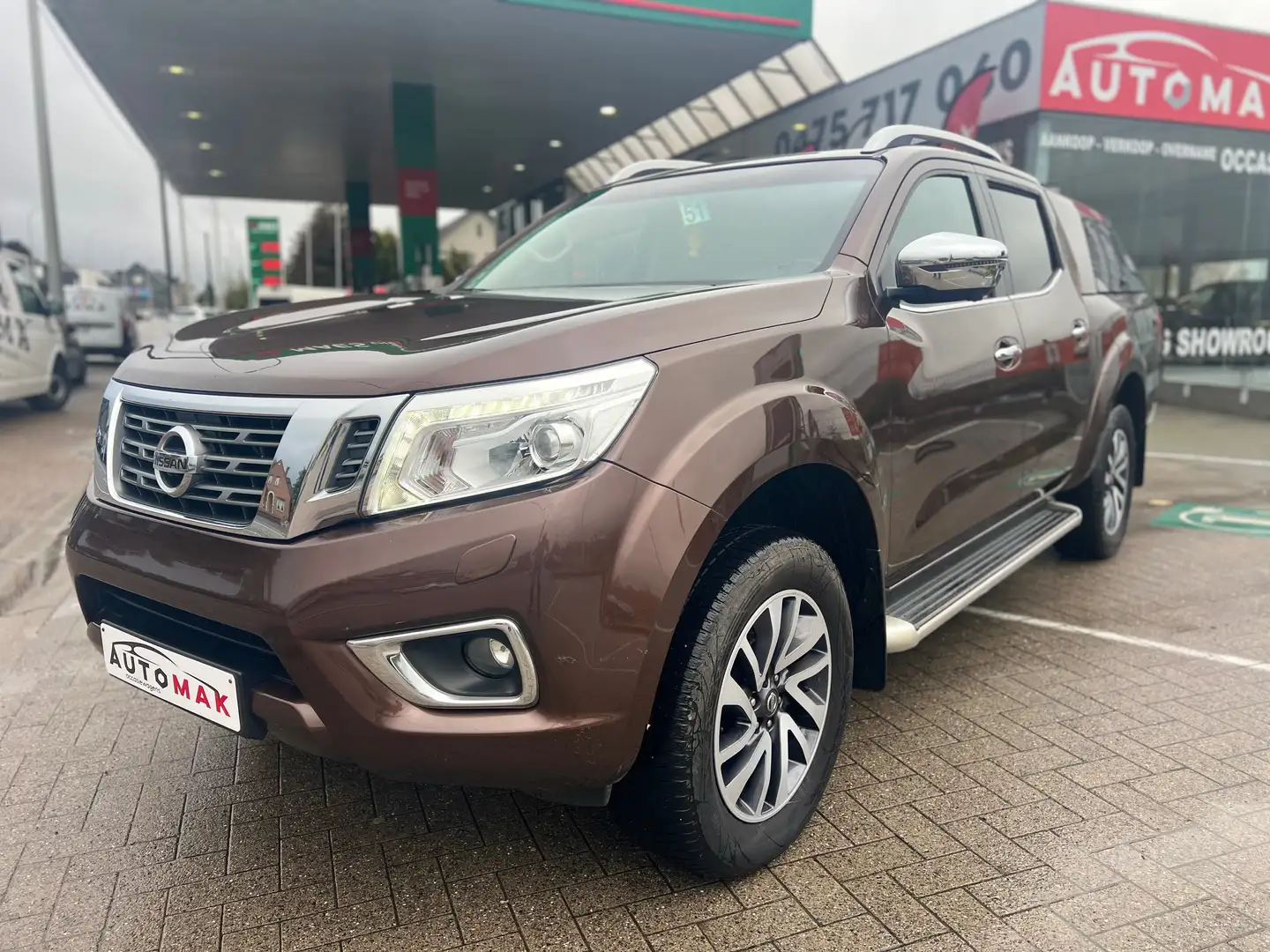 Nissan Navara Navara 2.3 dCi 4x4 Business+Premium DPF Euro5b Brun - 2