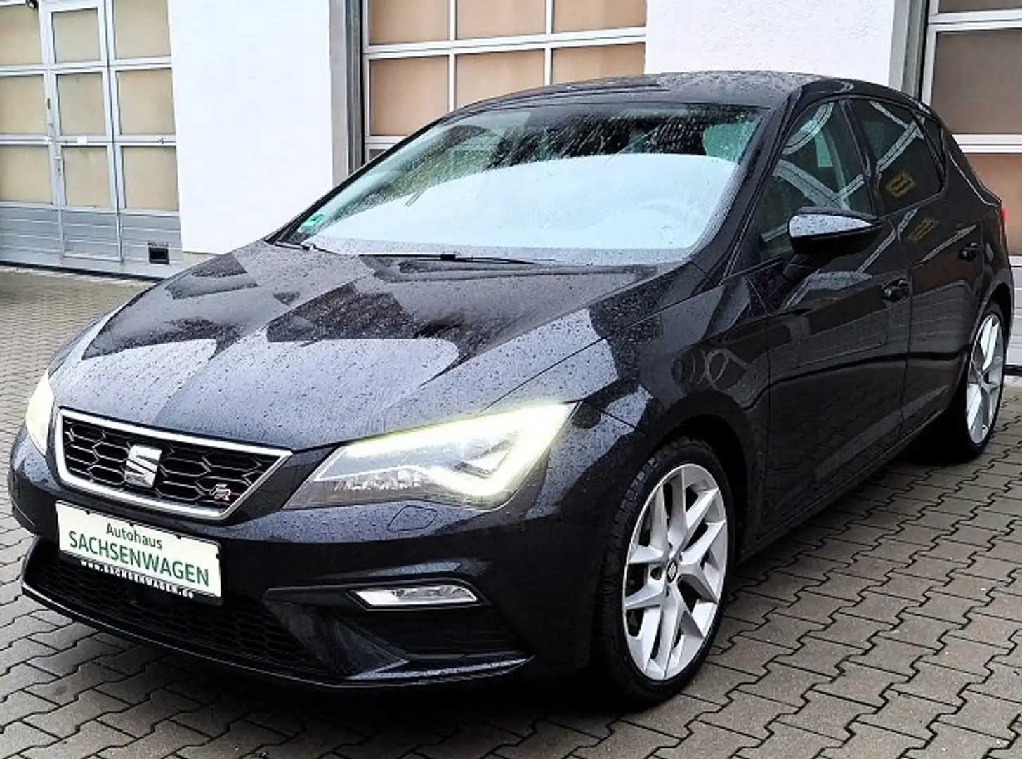 SEAT Leon FR*NAVI*PDC*KLIMAUT*LED*BeatsAudio*Front+Drive Ass Schwarz - 2