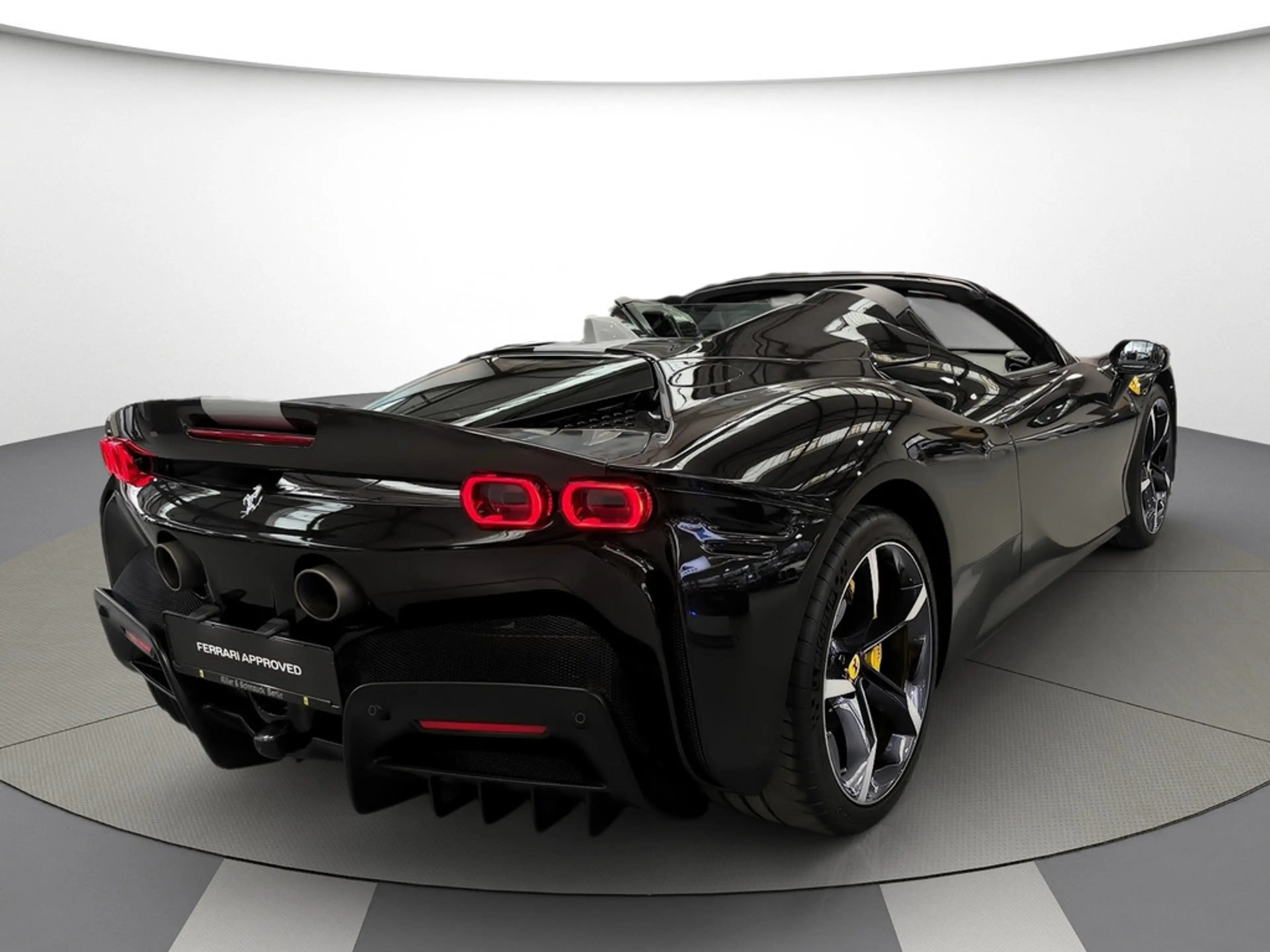 Ferrari SF90 Spider — photo 8
