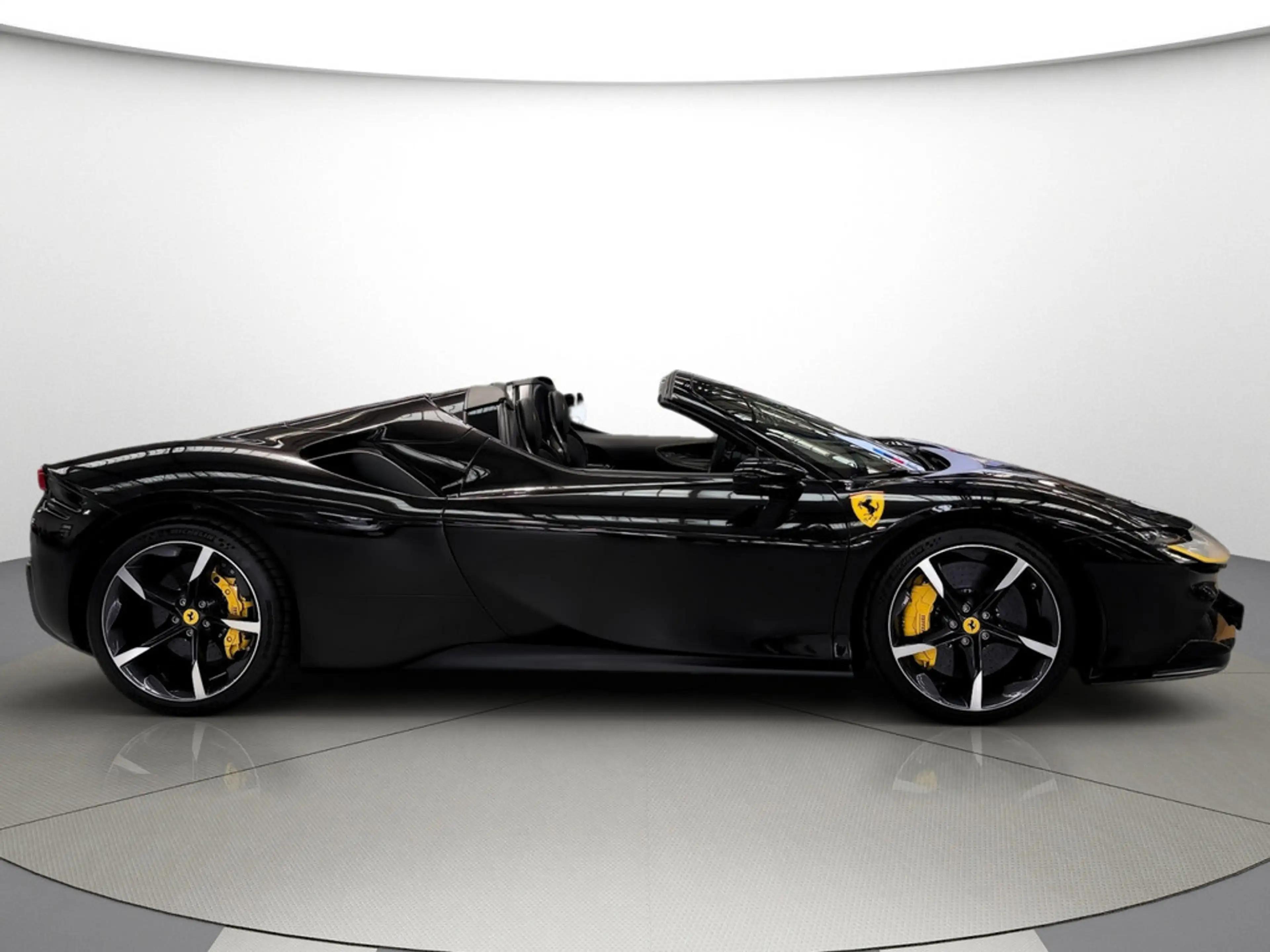 Ferrari SF90 Spider — photo 10