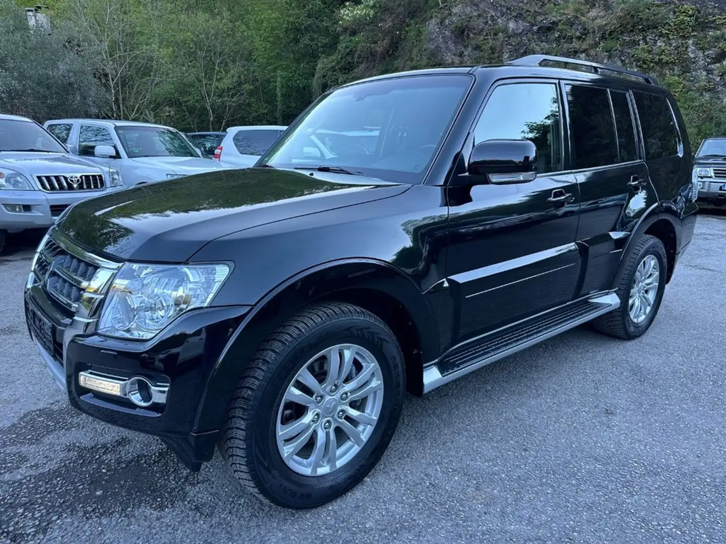 Mitsubishi Montero 3.2 DID Kaiteki Auto Negro - 2