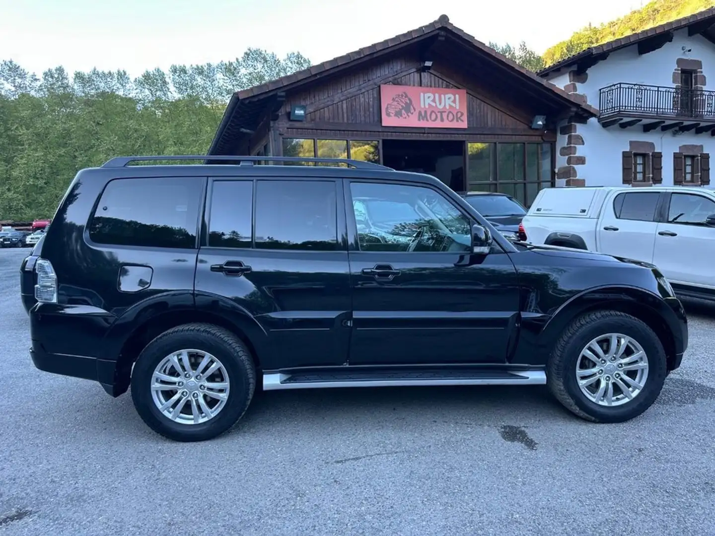 Mitsubishi Montero 3.2 DID Kaiteki Auto Negro - 1