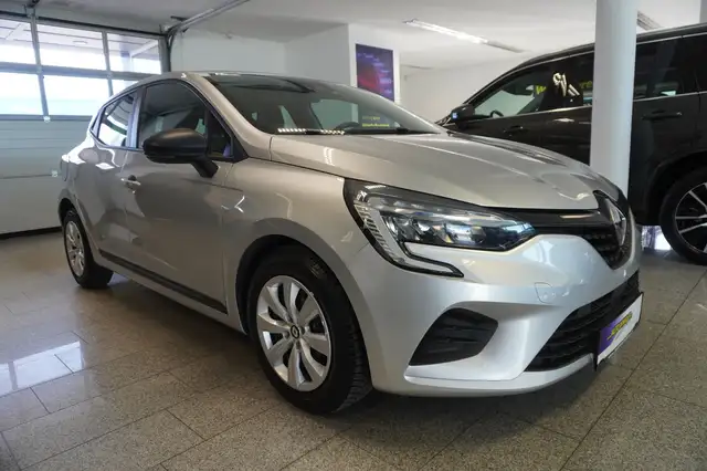 Renault Clio view 3