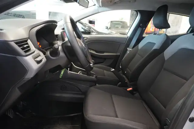 Renault Clio view 8
