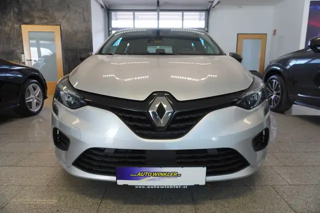 Renault Clio view 2