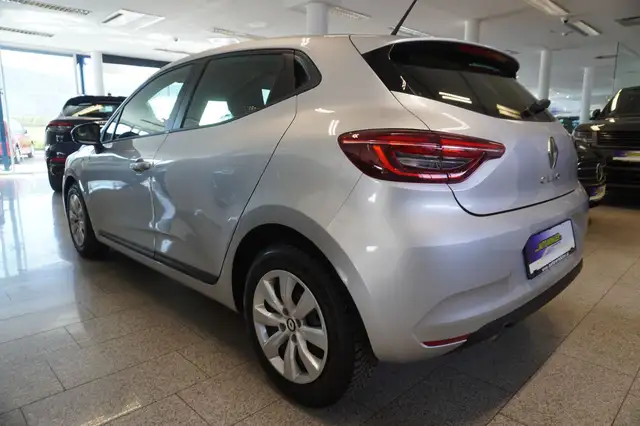 Renault Clio view 4