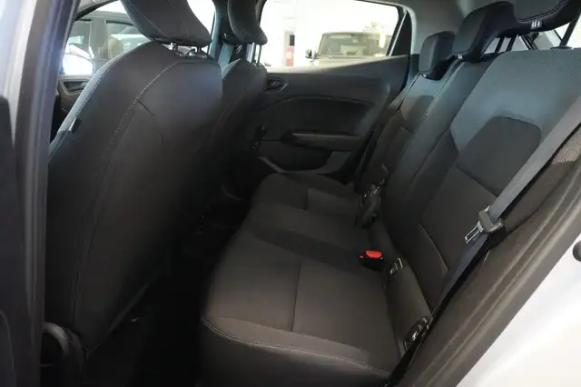 Renault Clio view 9