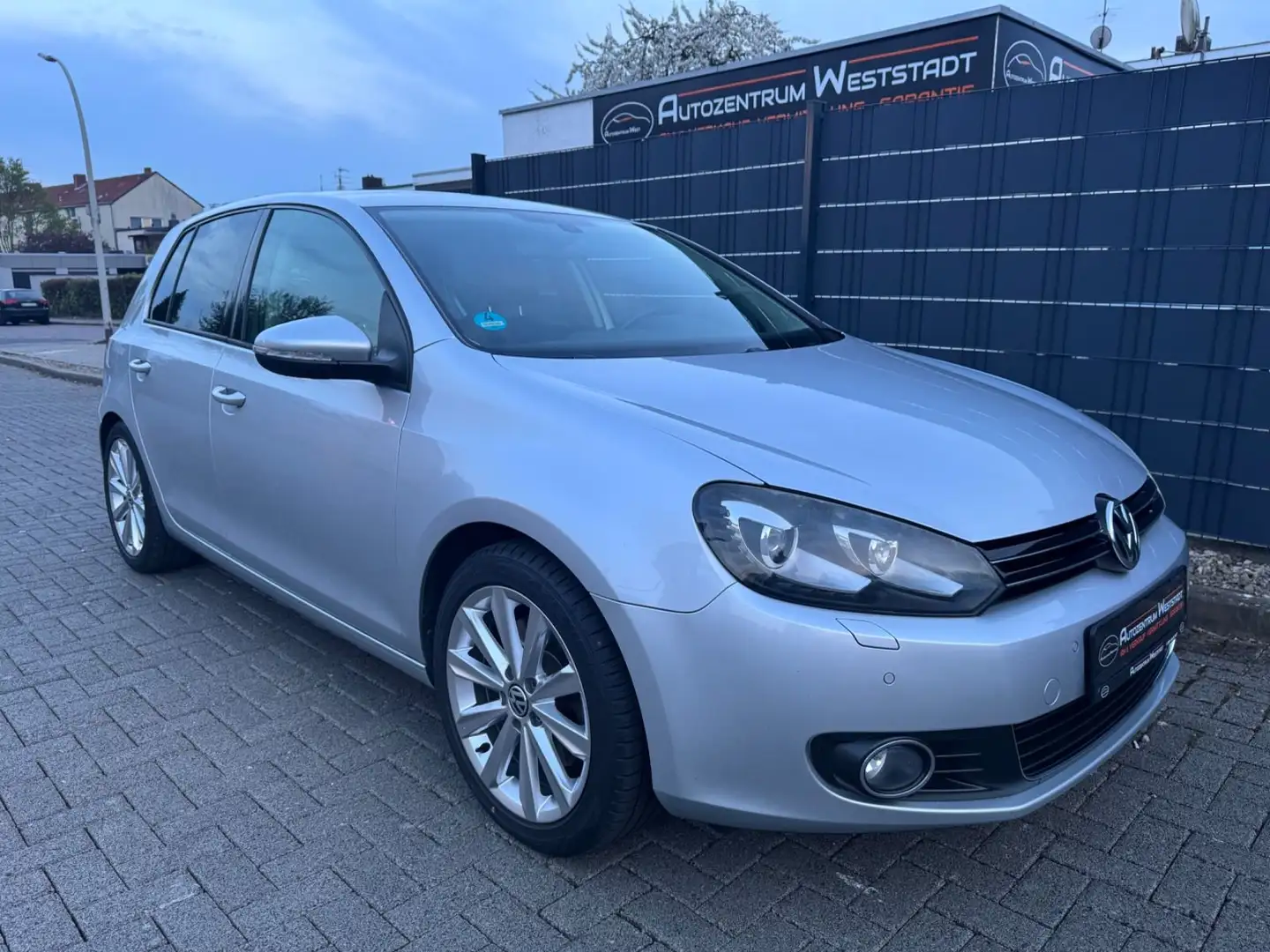 Volkswagen Golf VI Highline 4Motion, Xenon,Navi, STH Plateado - 2