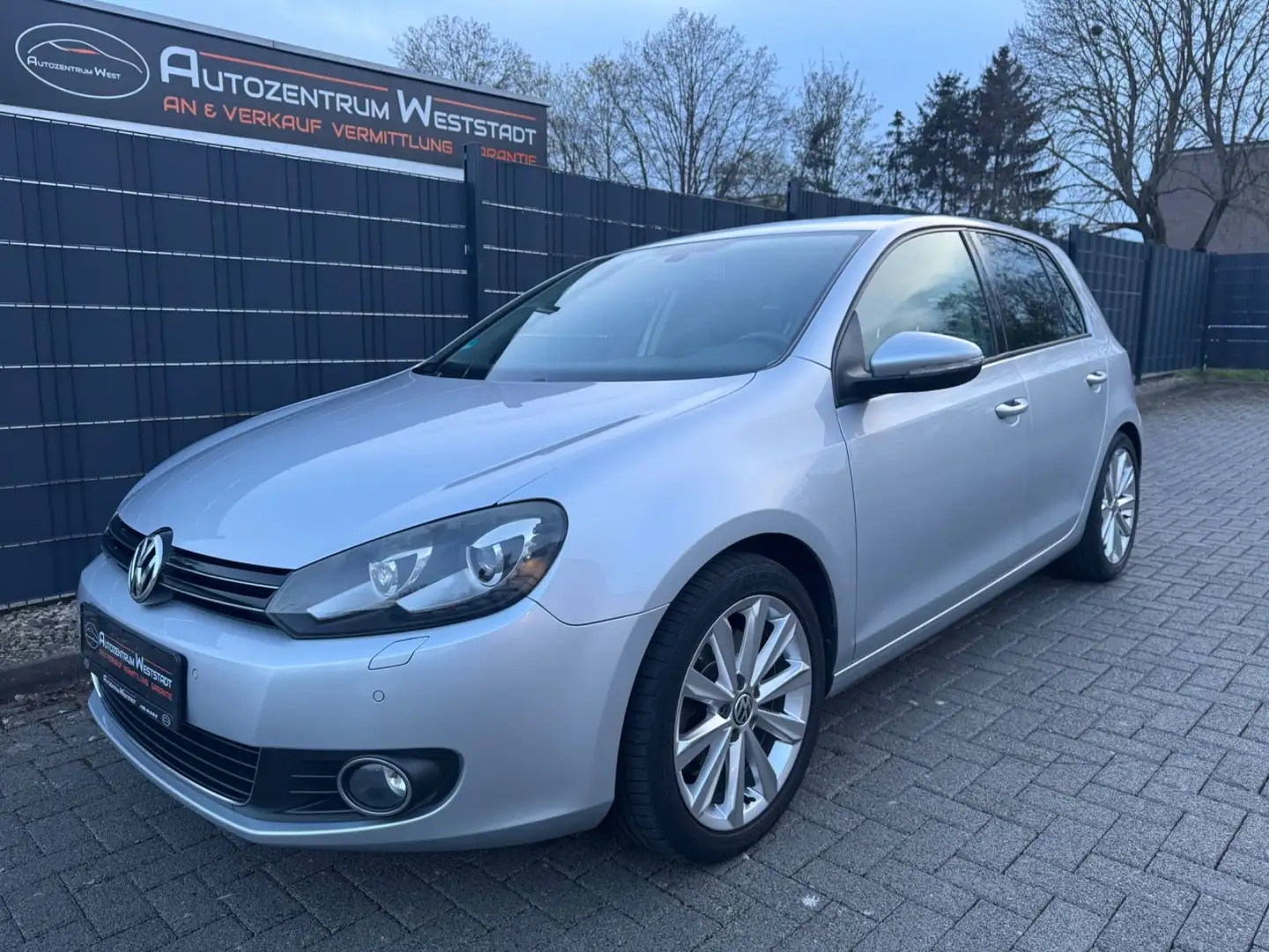 Volkswagen Golf VI Highline 4Motion, Xenon,Navi, STH Plateado - 1