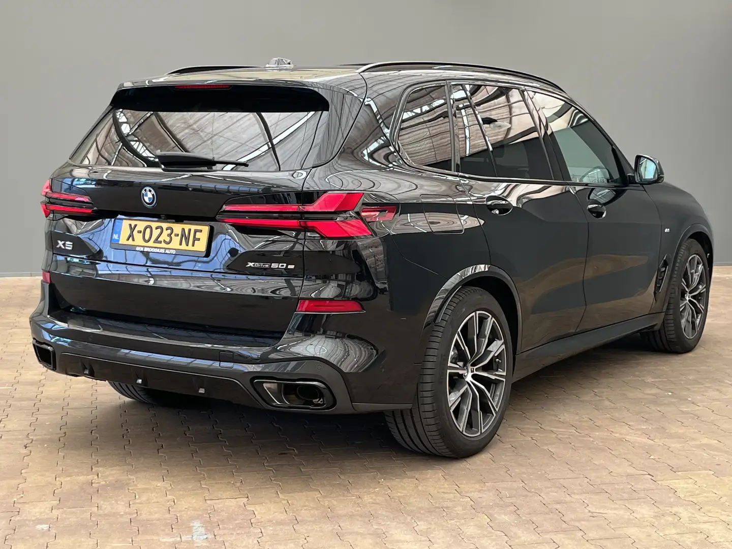 BMW X5 xDrive50e Launch Edition Zwart - 2