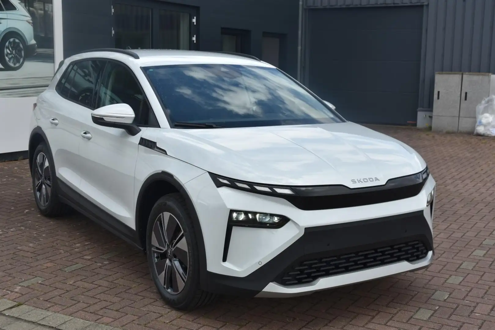 Skoda Elroq 60 Loft*Matrix*Navi*Pluspaket*AHK*Wärmep. Weiß - 2