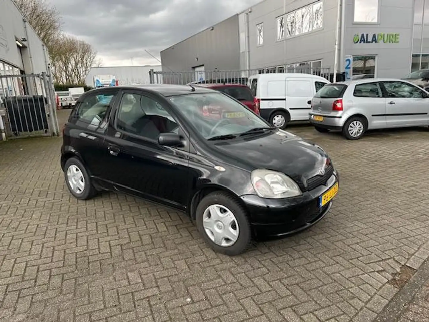 Toyota Yaris 1.0 VVT-i Nero - 2