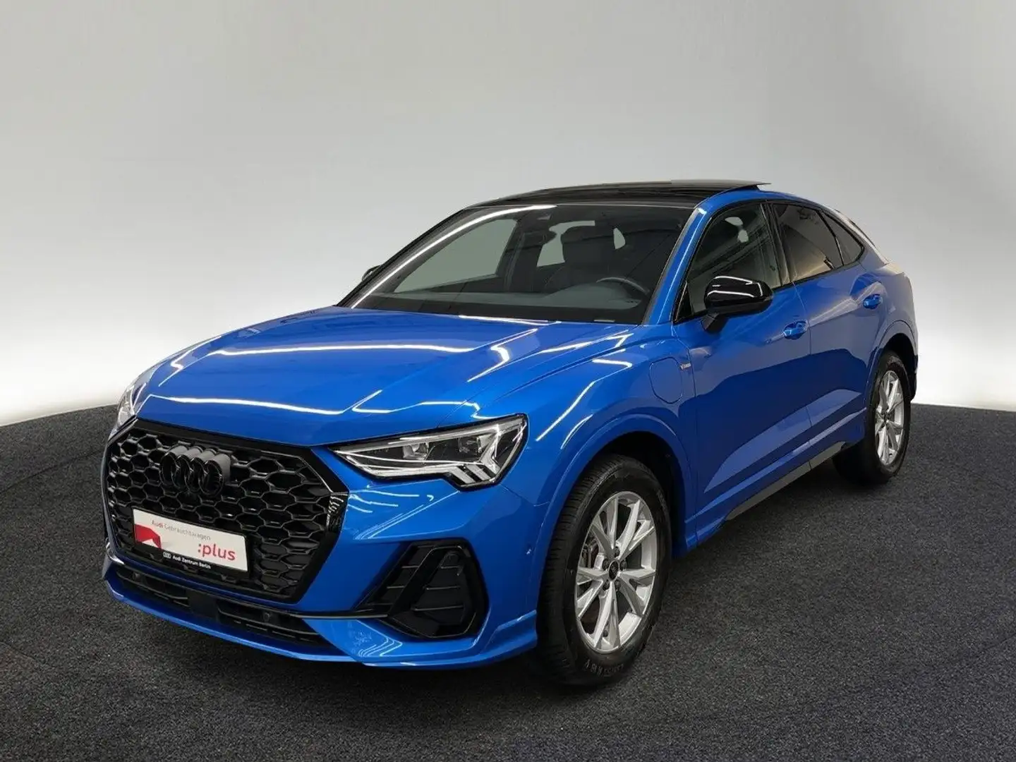 Audi Q3 S line 45 e S tr. 360°K LED Blau - 2