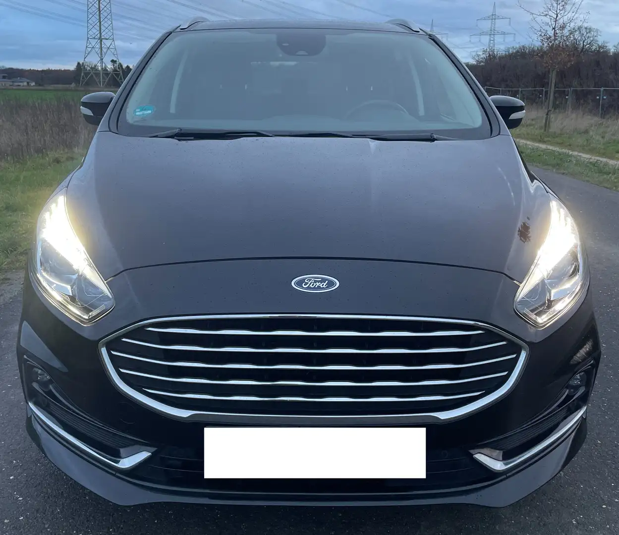 Ford S-Max Diesel 2.0 EcoBlue Titanium 7-Sitzer Zwart - 2