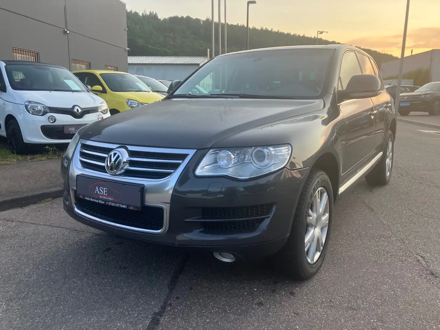 Volkswagen Touareg V6 TDI**AHK**NAVI*TÜV*NEU* Grau - 1
