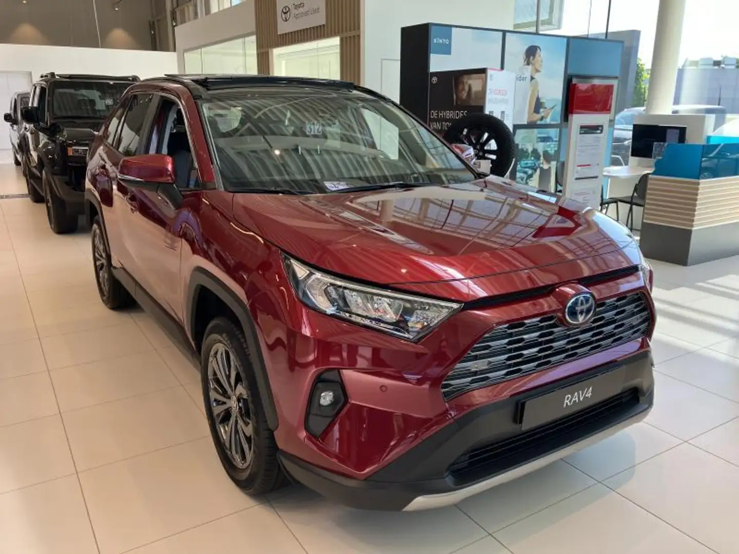 Toyota RAV 4 Dynamic Plus 4X4 + PANO ROOF ! Rot - 2