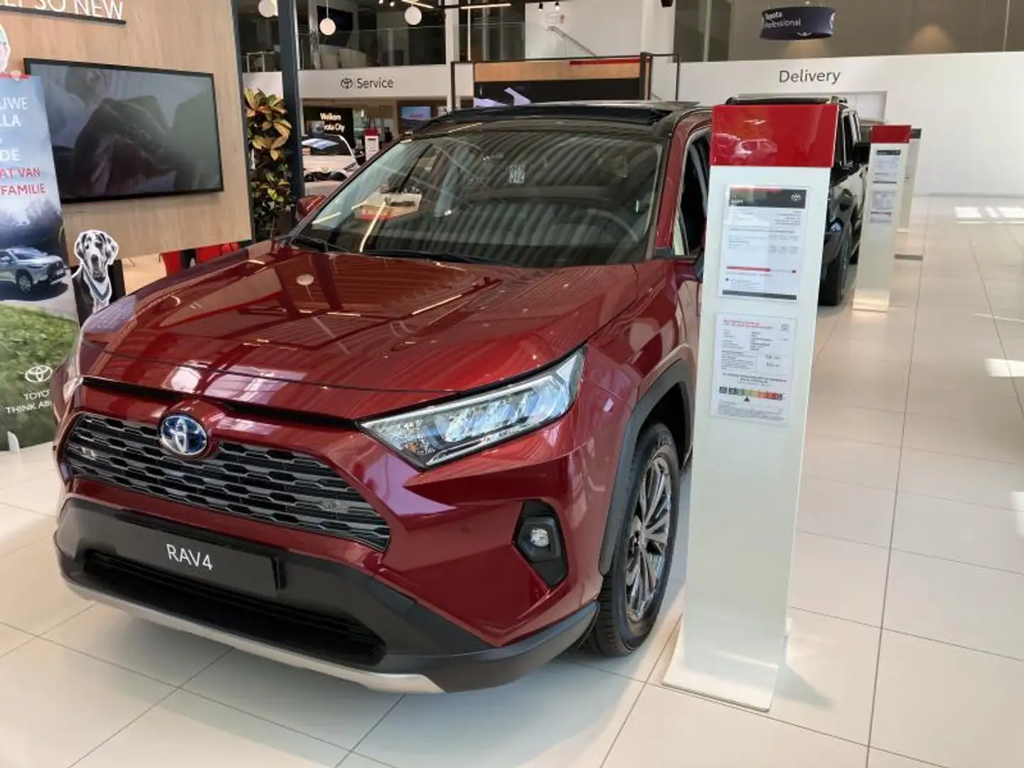 Toyota RAV 4 Dynamic Plus 4X4 + PANO ROOF ! Rot - 1
