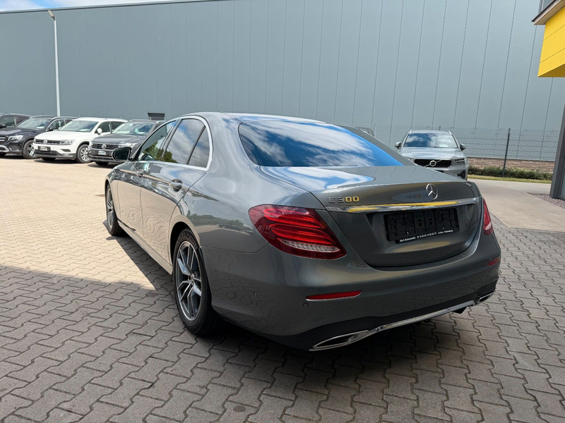 Mercedes-Benz E 300 AMG/SCHIEBEDACH/LED/NAVI/KAMERA/SHZ* — photo 9