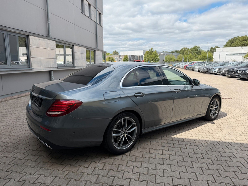 Mercedes-Benz E 300 AMG/SCHIEBEDACH/LED/NAVI/KAMERA/SHZ* — photo 6