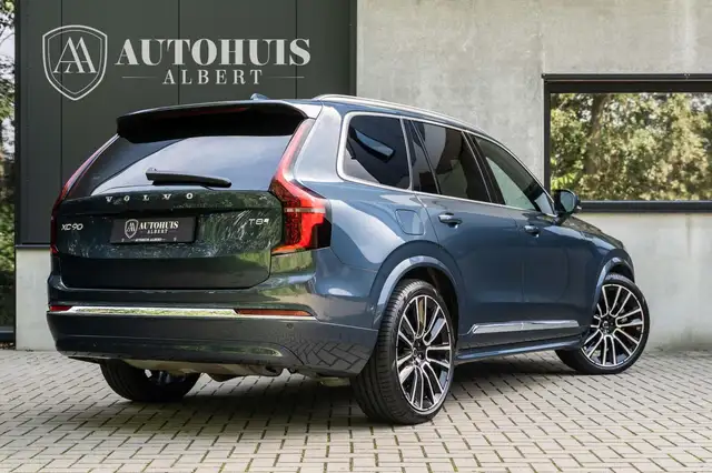 Volvo XC90 view 2