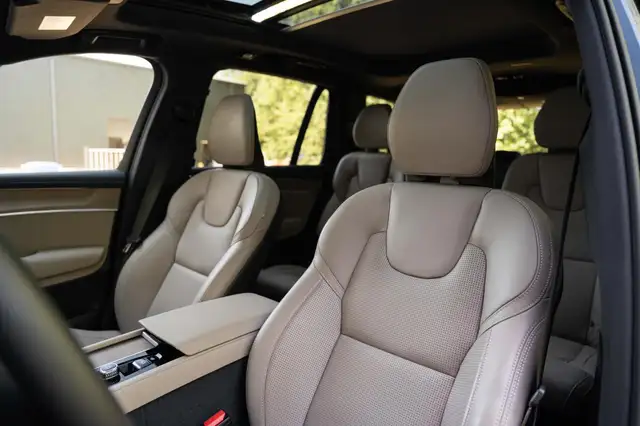 Volvo XC90 view 27