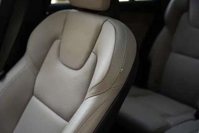 Volvo XC90 view 28
