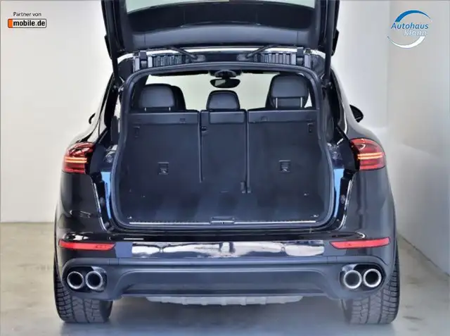 Porsche Cayenne view 8