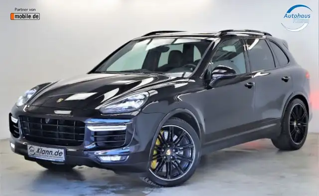 Porsche Cayenne view 3