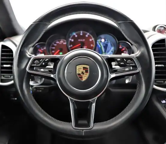 Porsche Cayenne view 13
