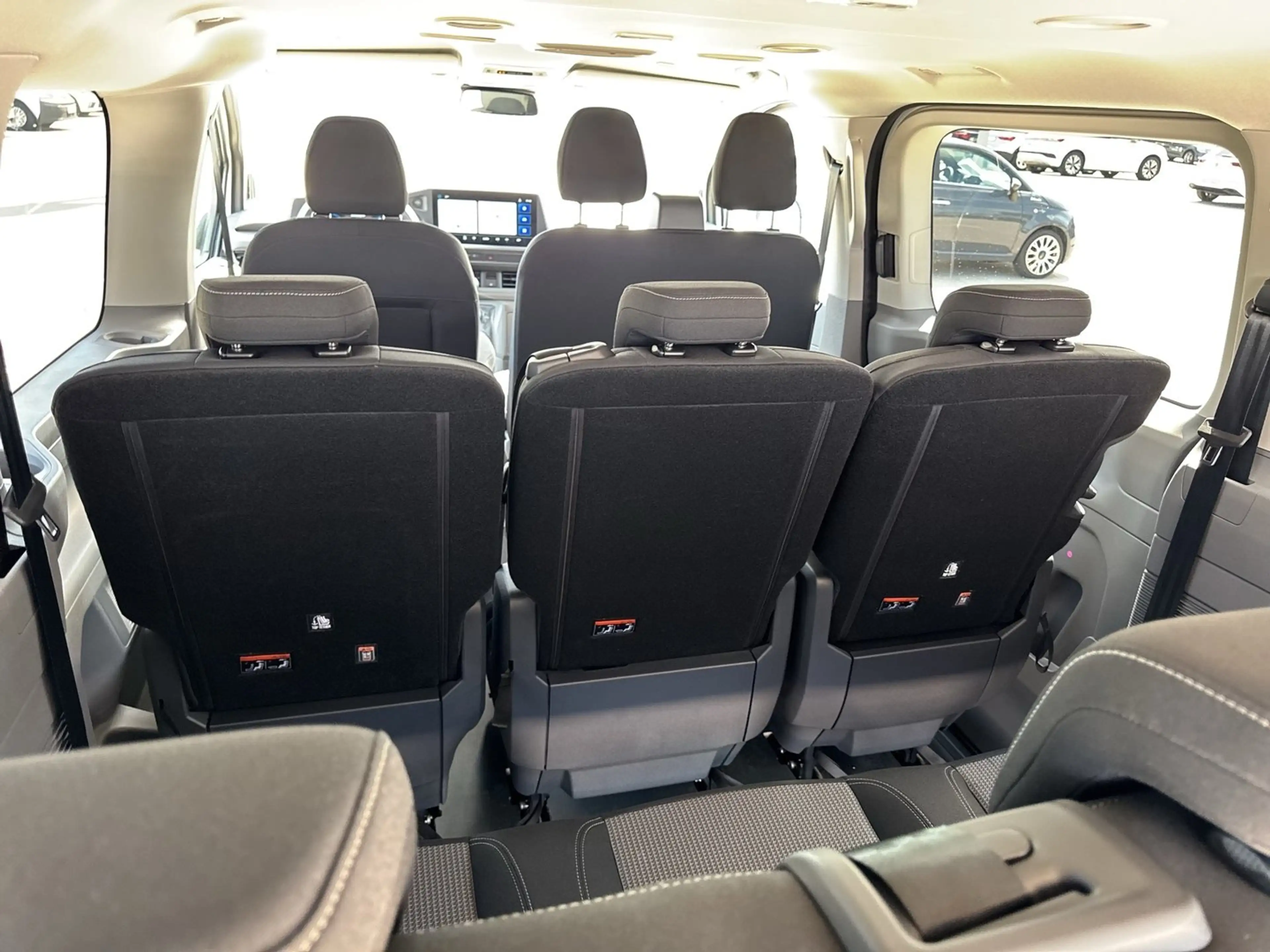 Volkswagen T7 Caravelle VW T7 Caravelle LR TDI — photo 13