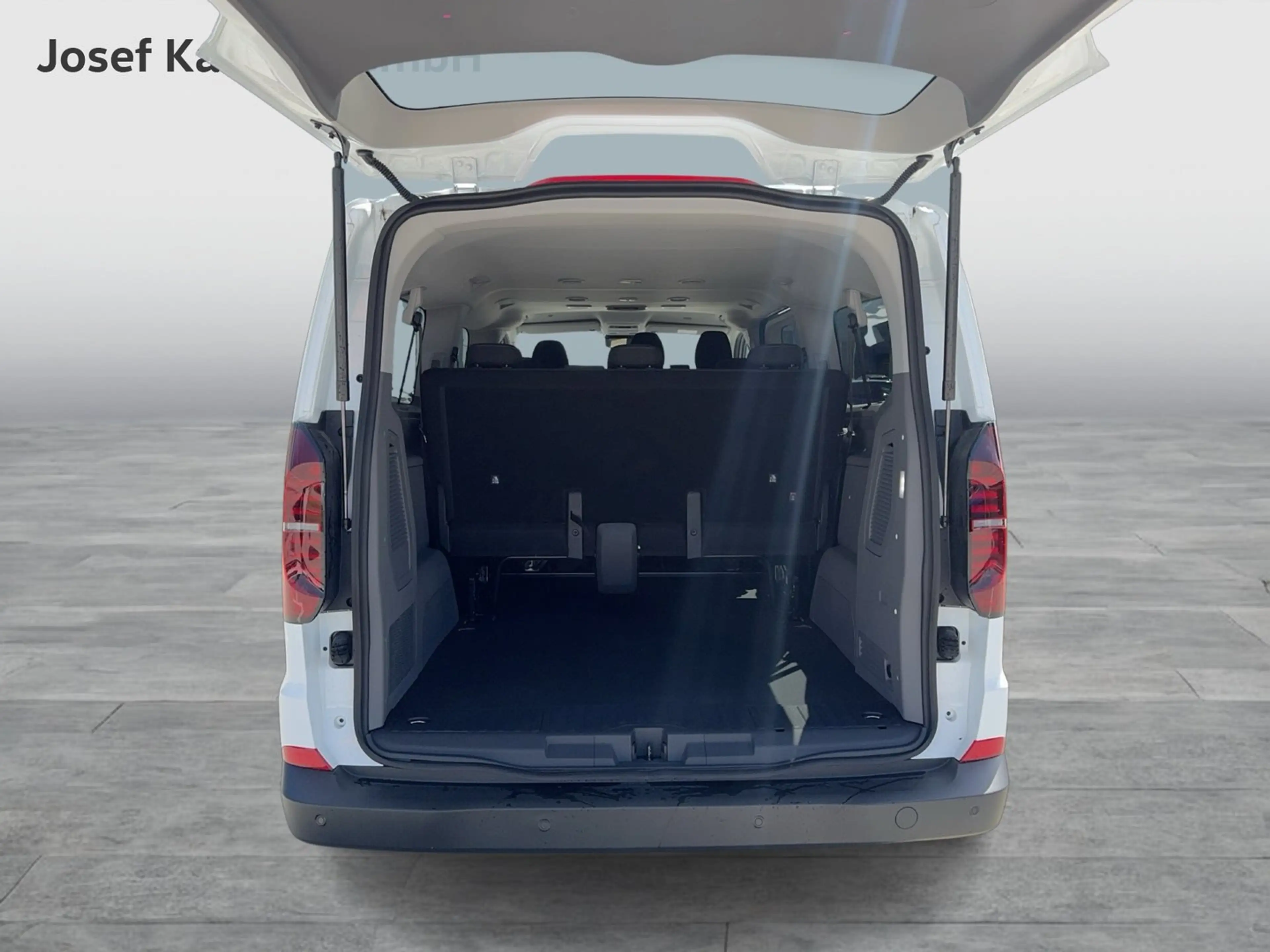 Volkswagen T7 Caravelle VW T7 Caravelle LR TDI — photo 12