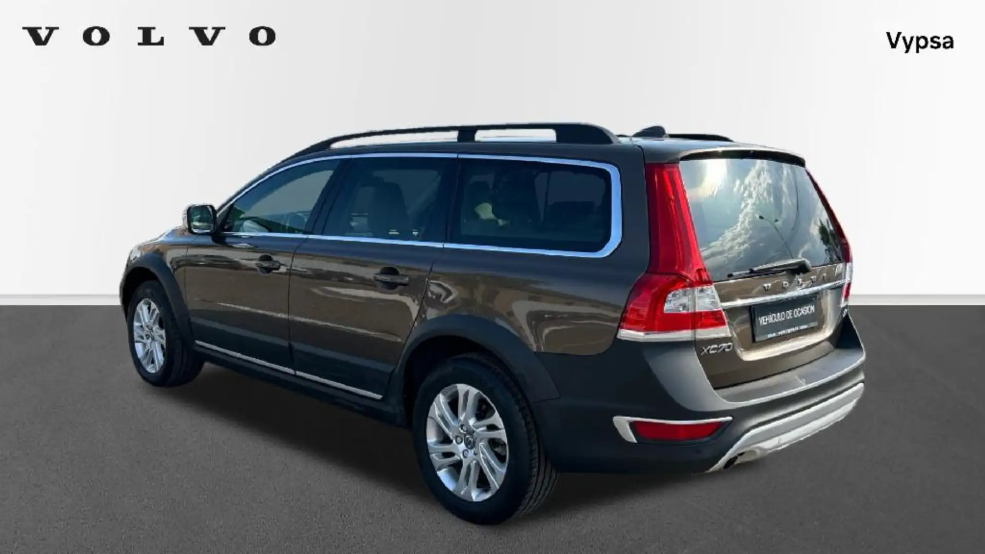Volvo XC70 2.4 D4 MOMENTUM 4WD AUTO 181 5P - 2