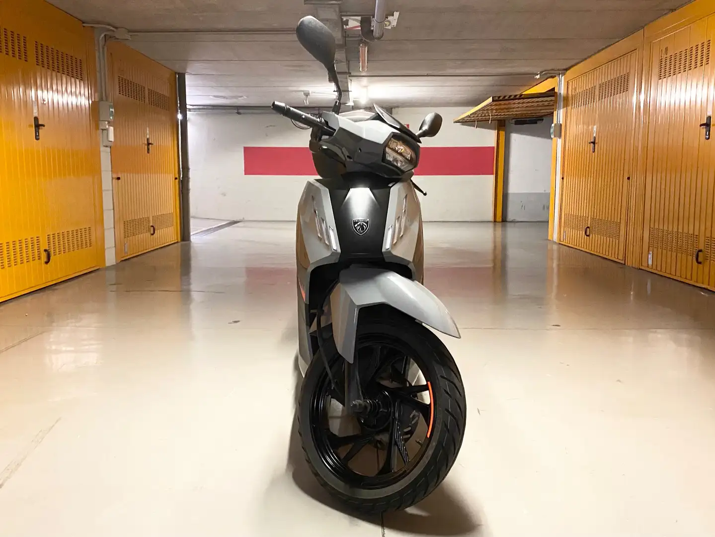 Peugeot Tweet 125 GT 2023 - SOLO 7.000 KM Gri - 2