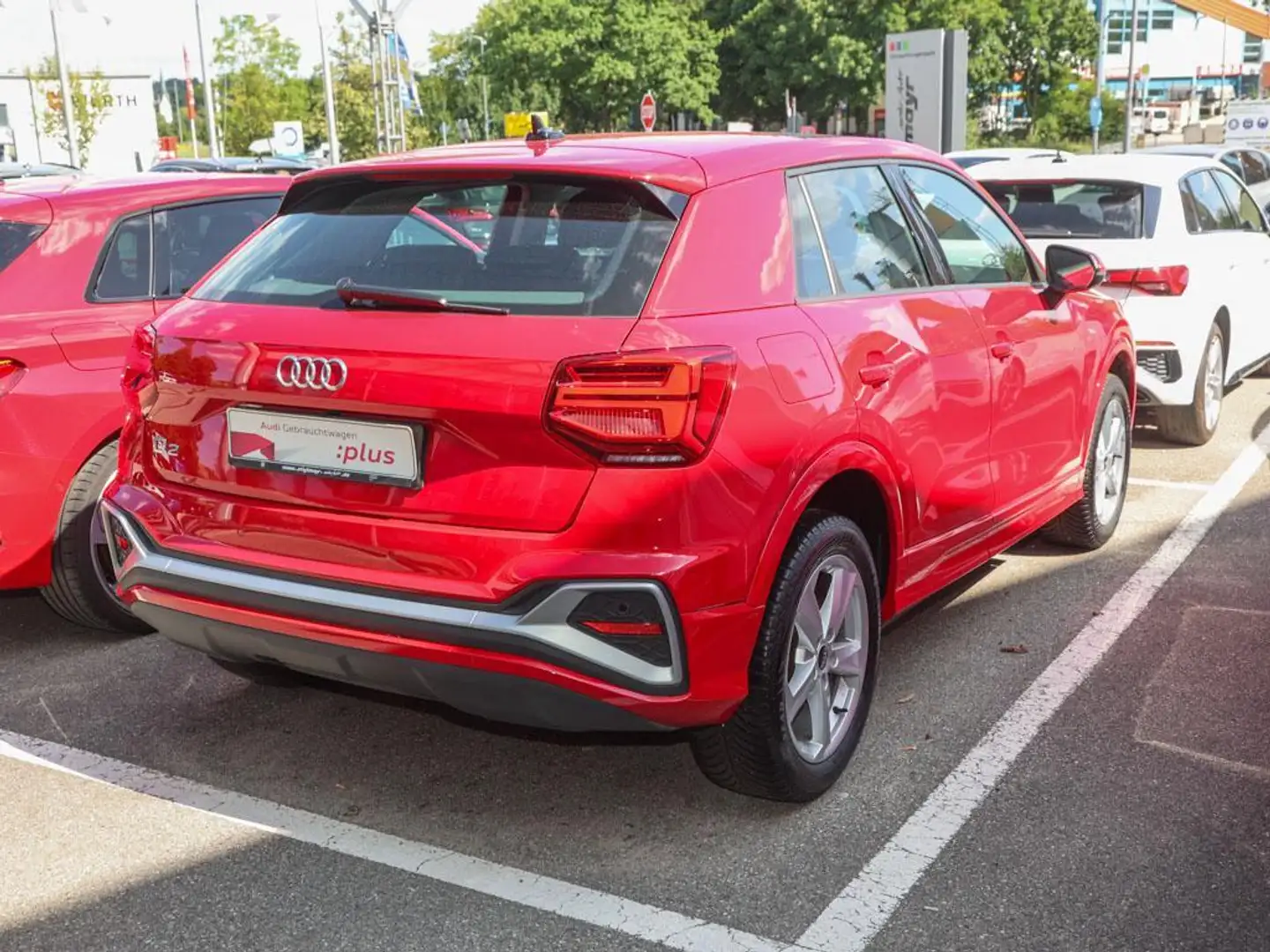 Audi Q2 S-line 35 TFSI S-tronic MATRIX+PANO+STANDHZG Rot - 2