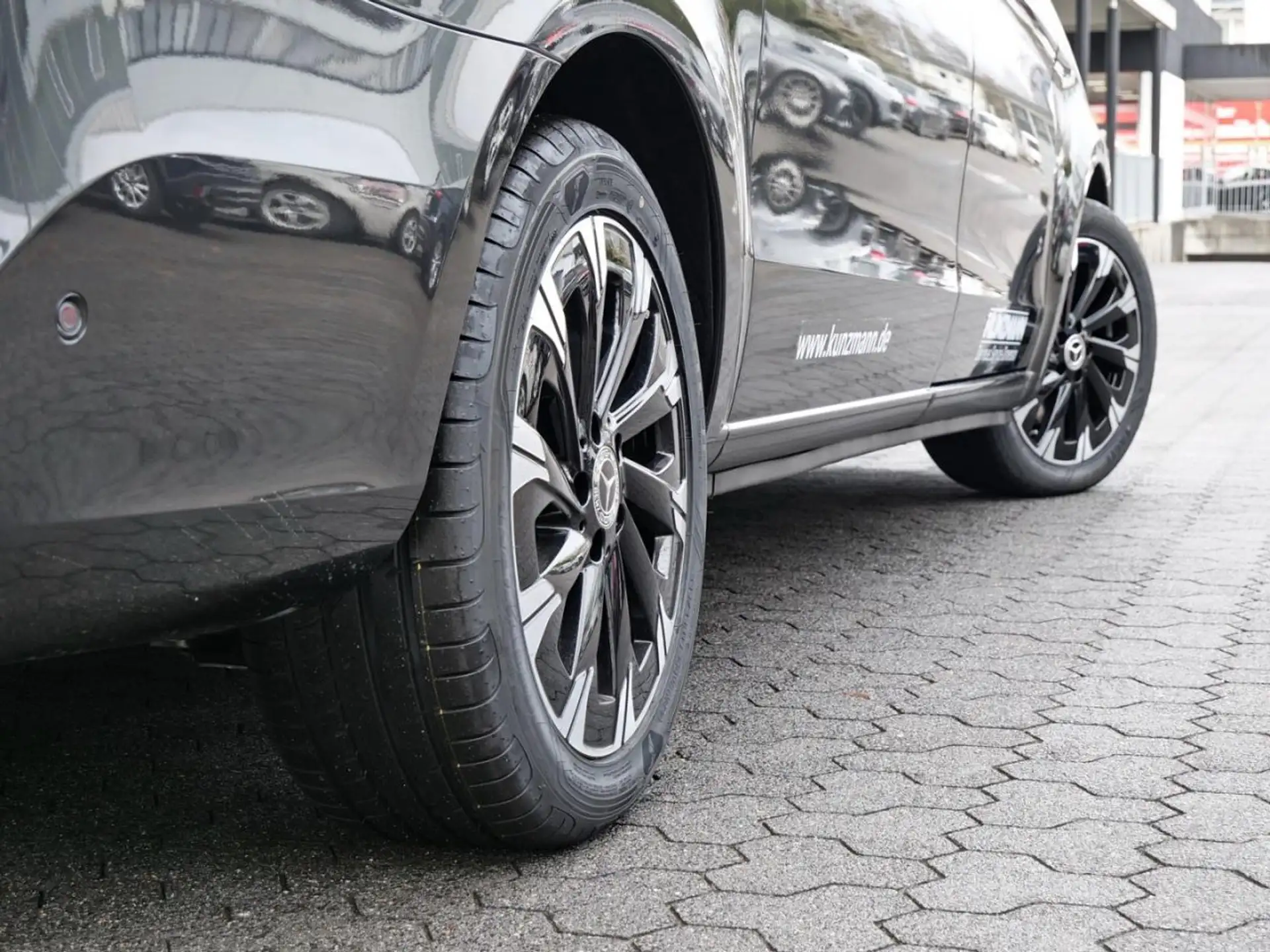 벤츠 Mercedes-Benz V-Class V 300 2026 블랙 사진 5