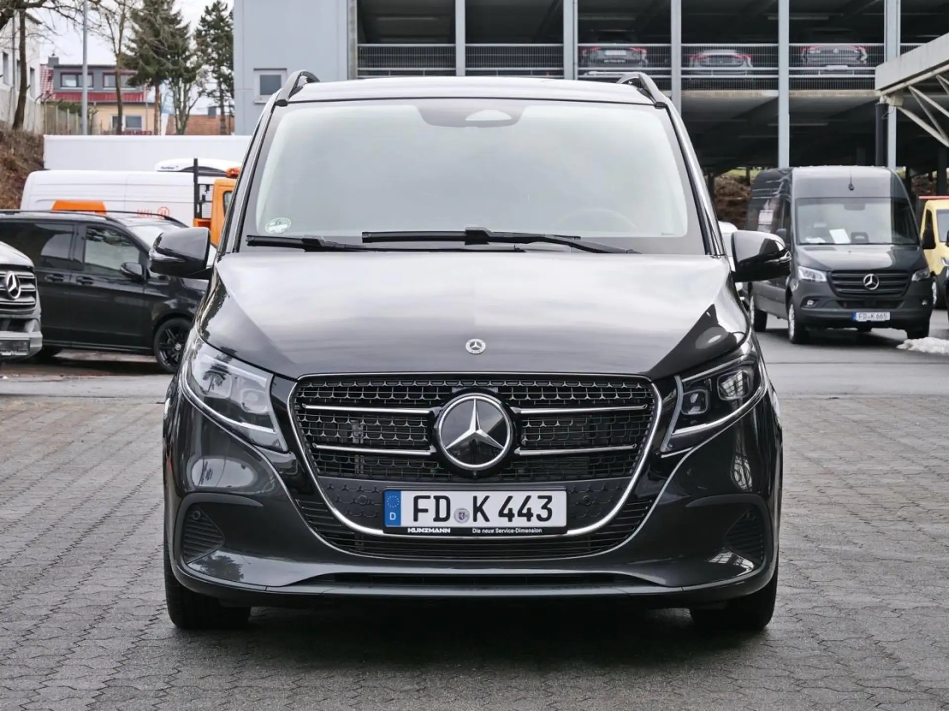 벤츠 Mercedes-Benz V-Class V 300 2026 블랙 사진 2