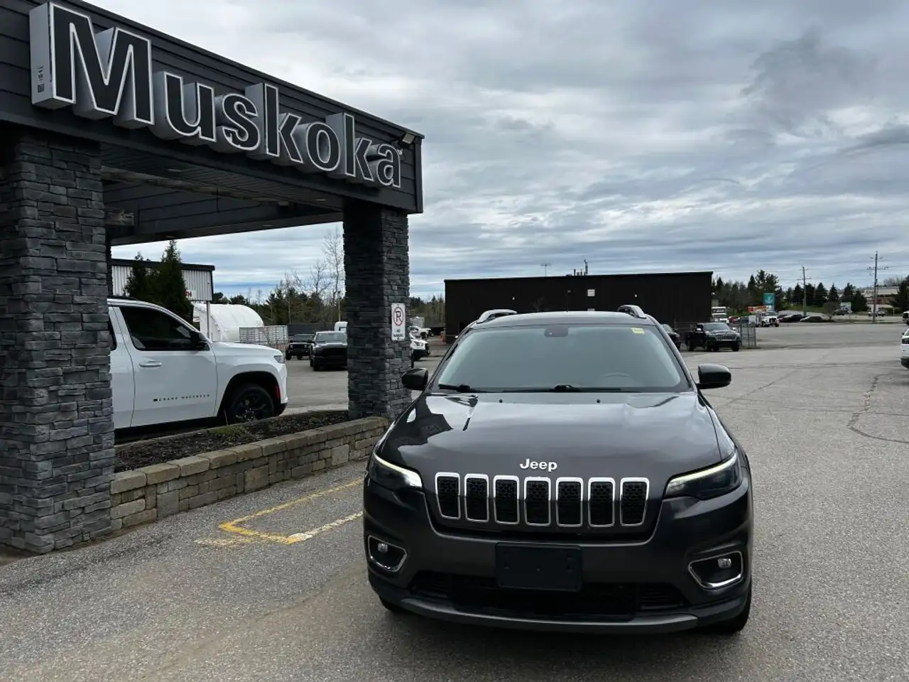 Jeep Cherokee снимка Jeep Cherokee
