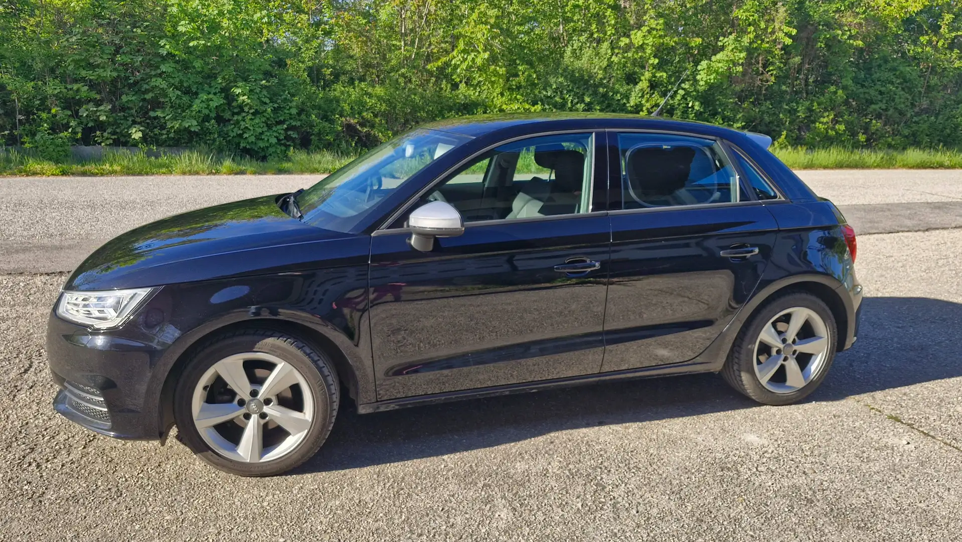Audi A1 A1 SB 1,0 TFSI Sport Sport Schwarz - 2