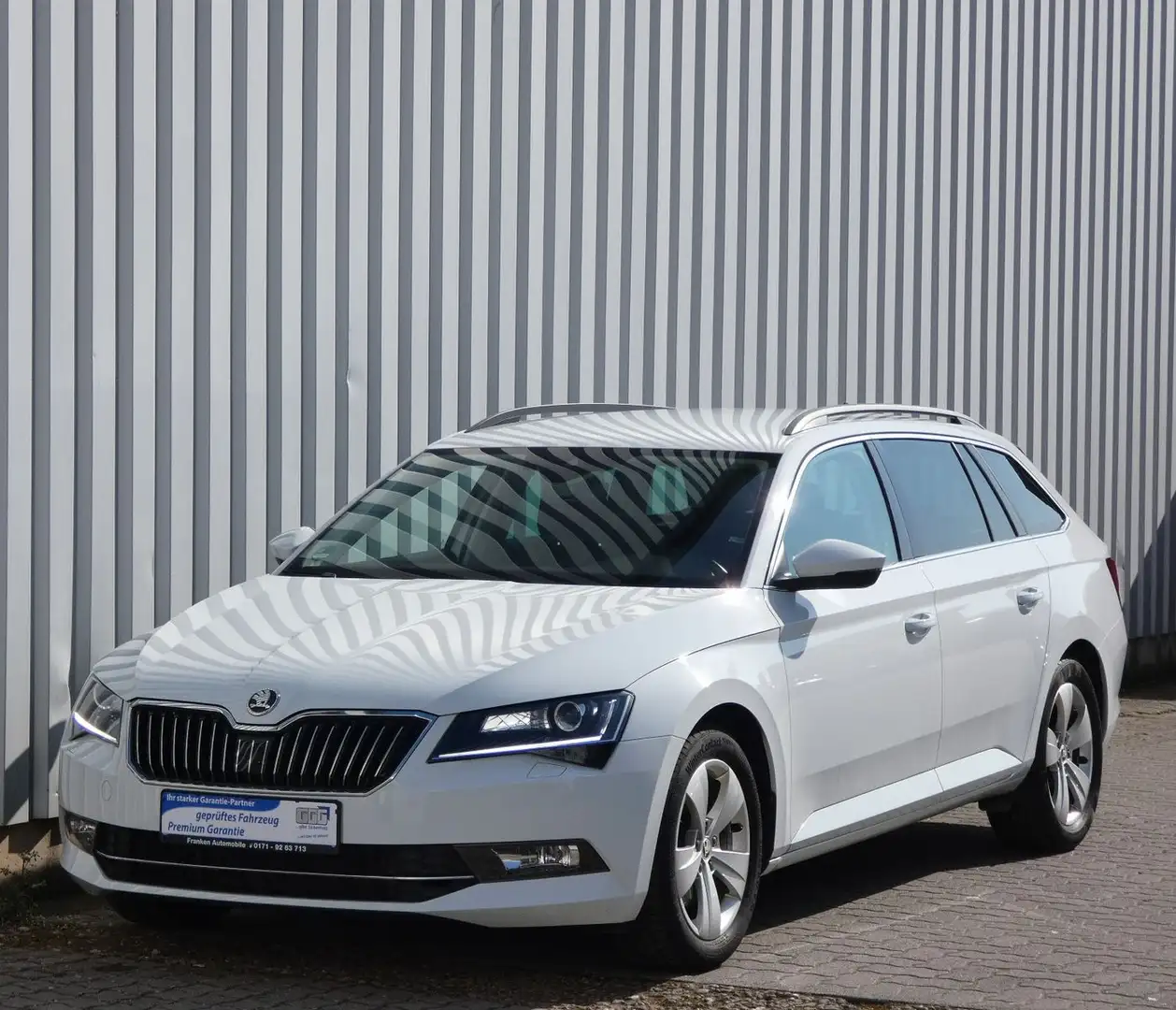 Skoda Superb Combi Ambition-Klima-Xenon-Navi-Camera-SH Weiß - 1