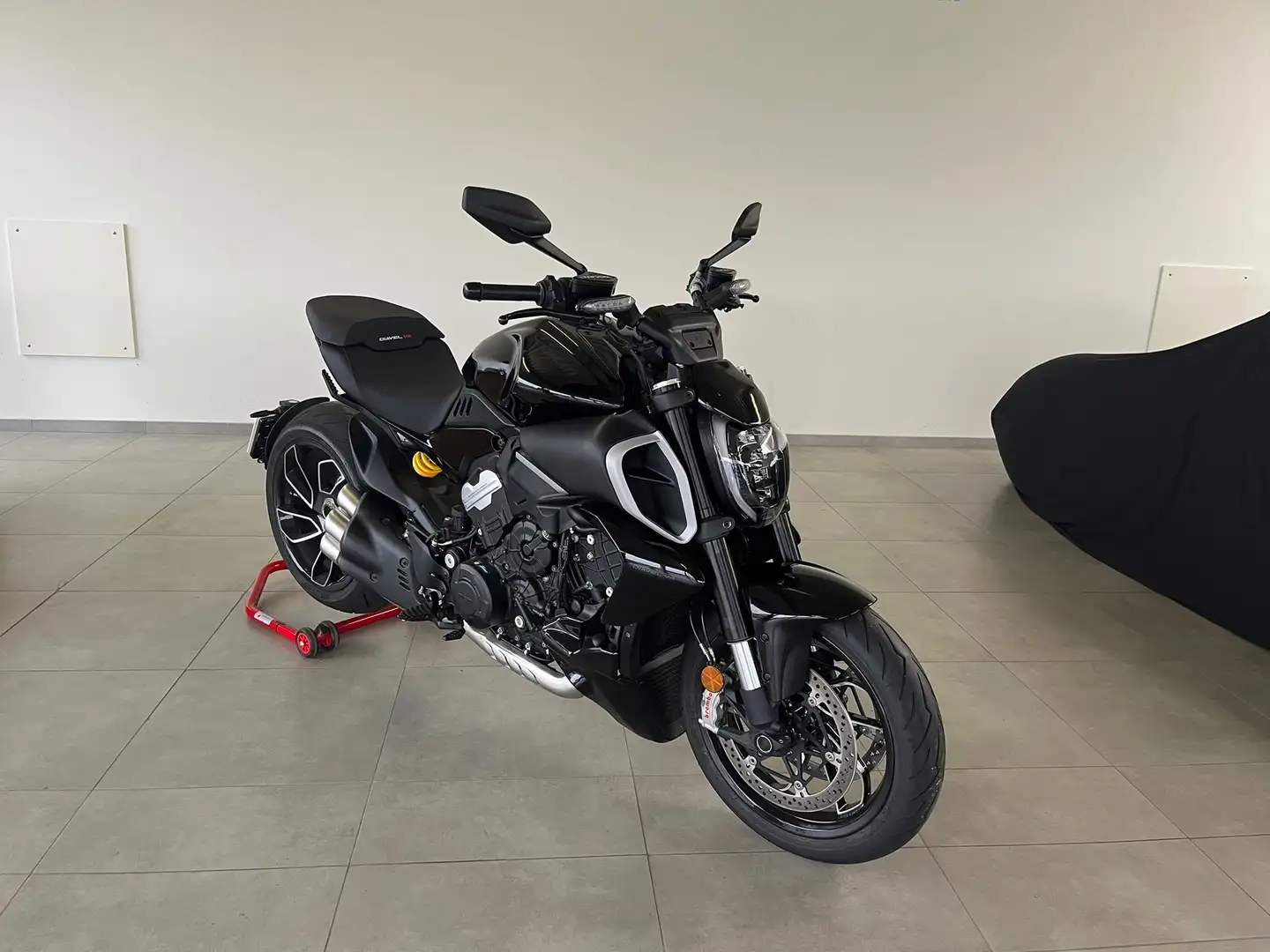 Ducati Diavel V4 Nero - 2