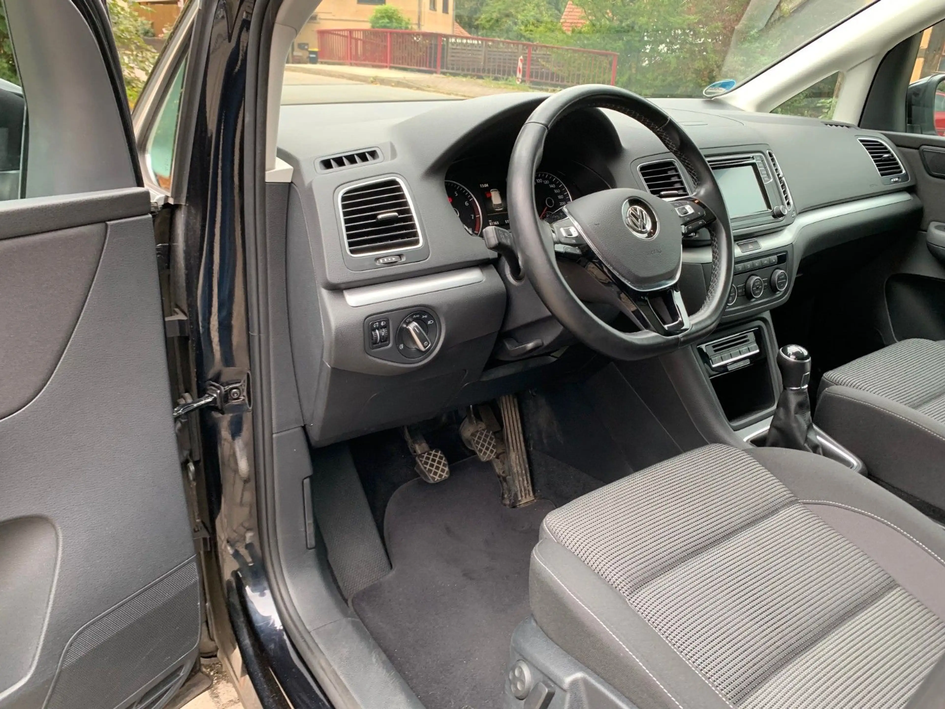 Volkswagen Sharan Comfortline 1.4 TSI Pano 7 Sitzer Carplay — photo 5